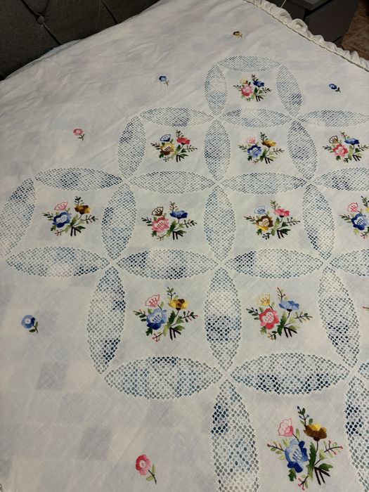 Colcha de linho bordada à mão com 135x190 + 55 cm de folho