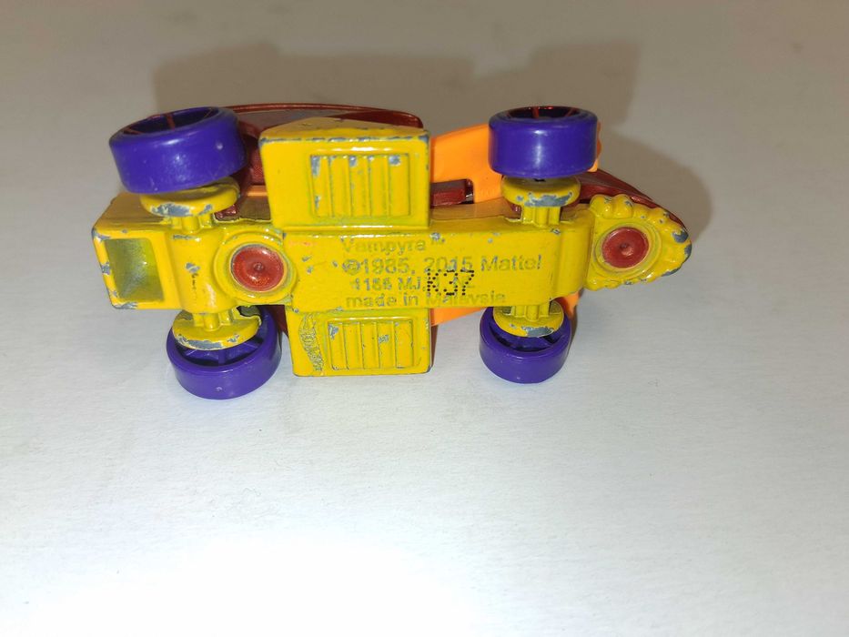 N043 Hot Wheels Vampyra Mattel Czerwony Samochód Smok Batmob