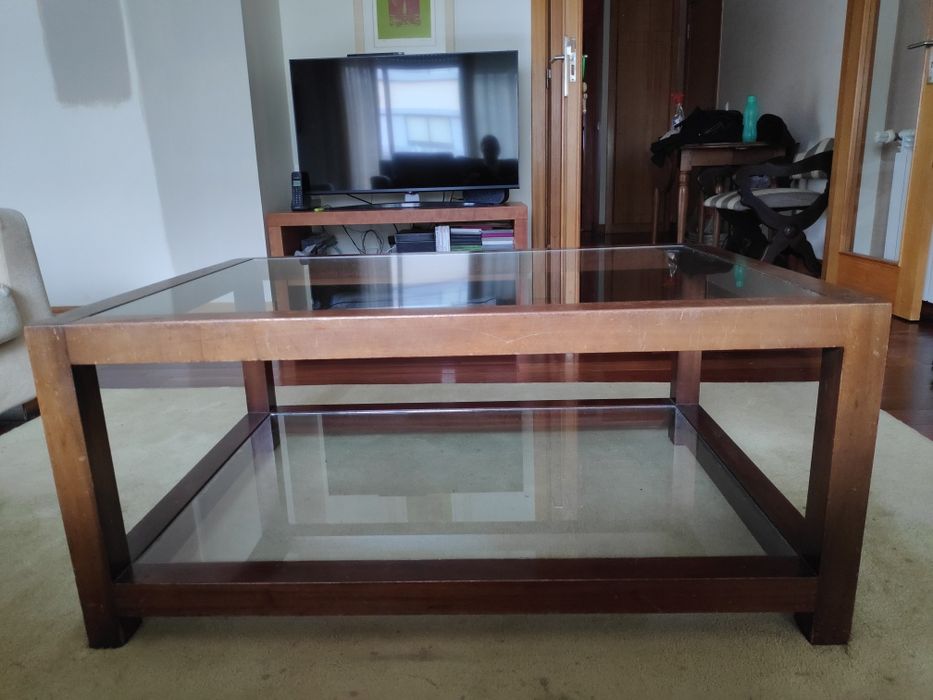 Mesa de centro em madeira maciça