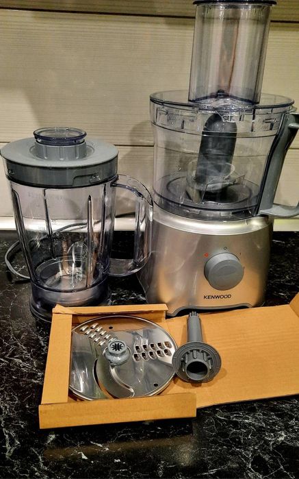 Кухонний комбайн Kenwood FDP-30 — стан майже нового