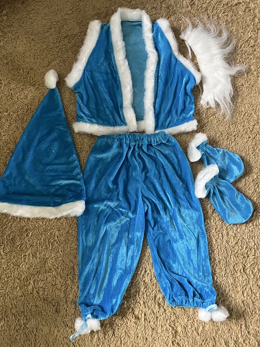 Новорічні костюми.(заєць, вовк, гном, циплятко,листочок)