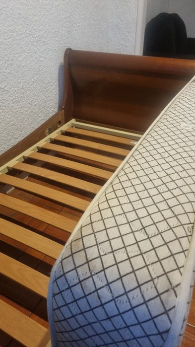 Cama solteiro 185*90 com estrado e colchão