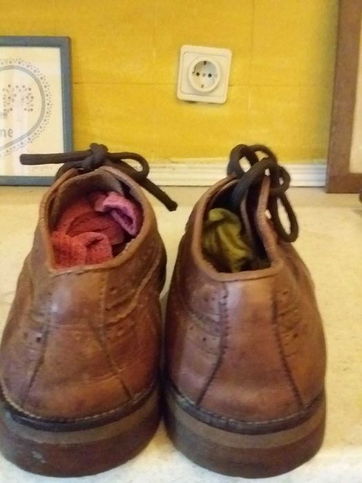 Par de sapatos clássicos ingleses