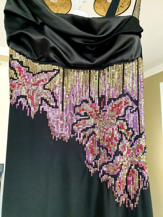 Вечірнє плаття чорний атлас з вишитим принтом