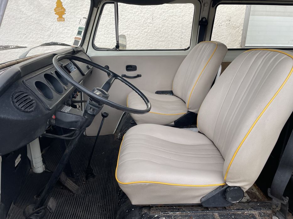 VW 23 Kombi T2 8 lugares - Pão de forma