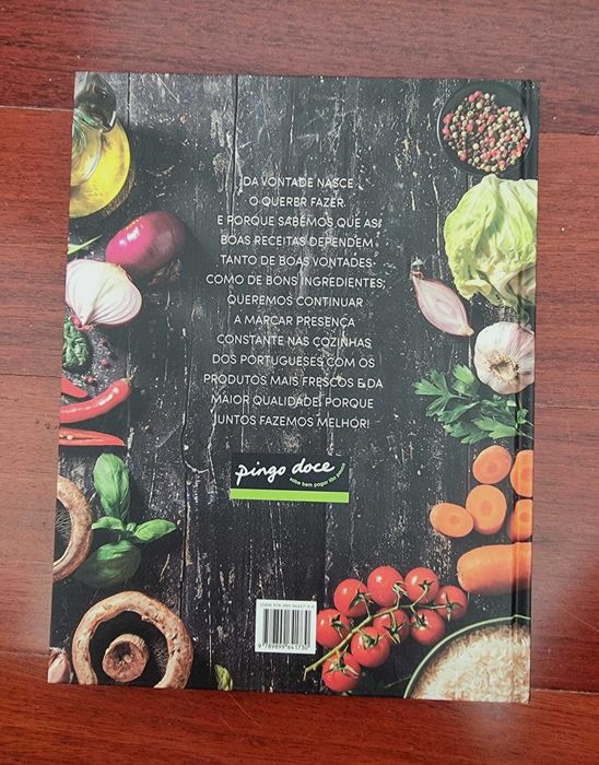 Livro "À Mesa com o Pingo Doce - 150 Receitas"