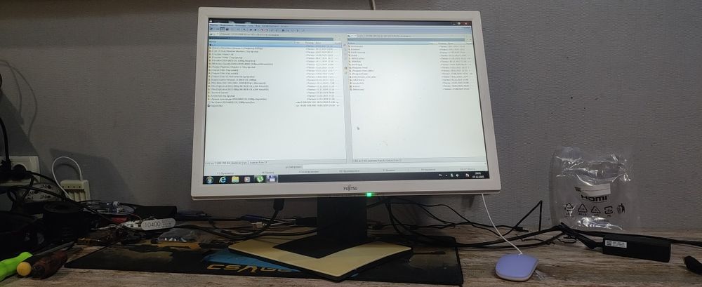 Монітор Fujitsu B22W-5 22" динаміки з кабелями