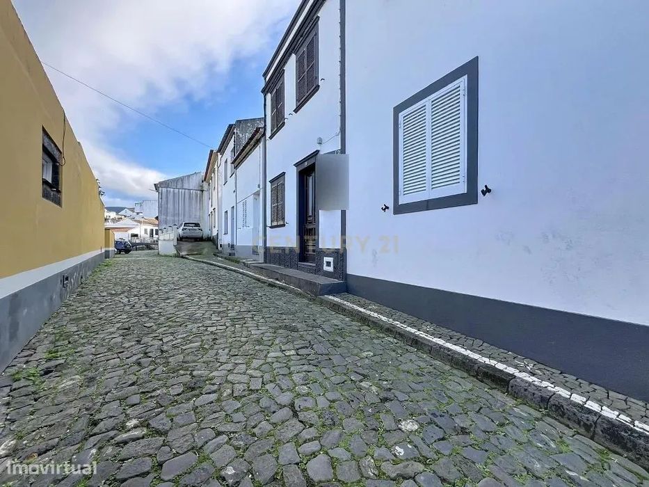 Moradia Tradicional no Centro da Ribeira Grande – A poucos passos da C