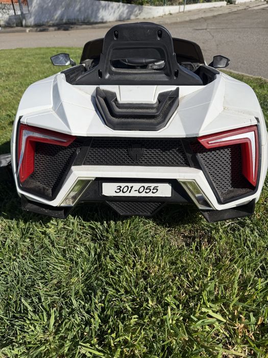 Carro elétrico criança