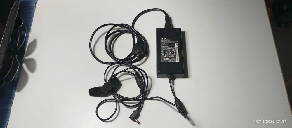 Acer Predator Helios 300 Gaming (Falha Alimentação / Peças) + Carregador