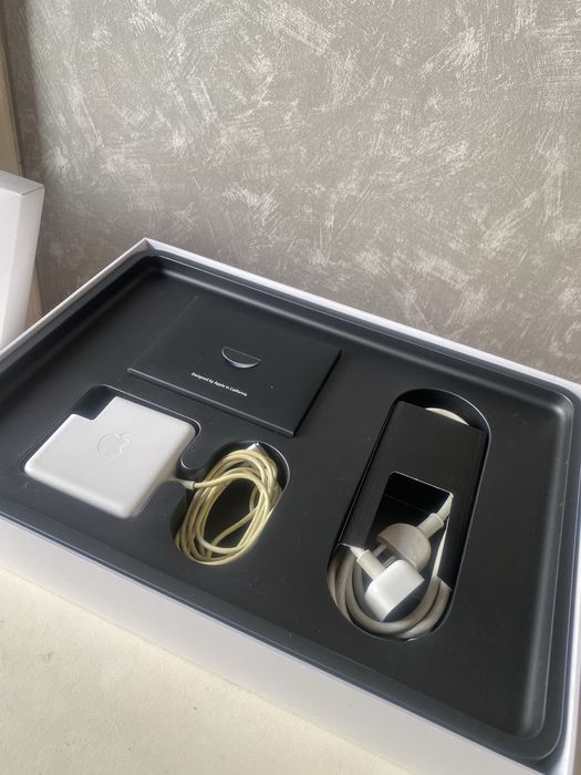 Macbook Pro i7 8GB 256 SSD 15”