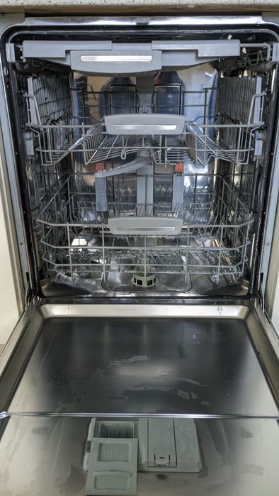 Посудомийна машина Hotpoint-Ariston (повнорозмірна 60см)
