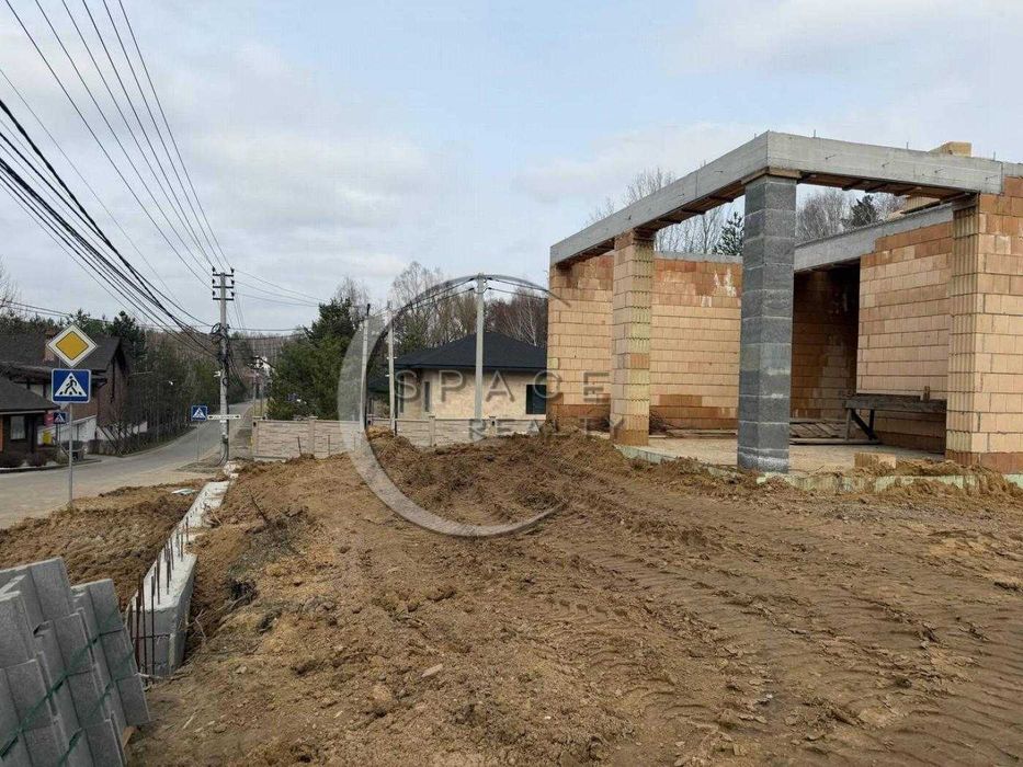 Продаж 2 поверхового будинку 450м2 з бомбосховищем, с. Гореничі