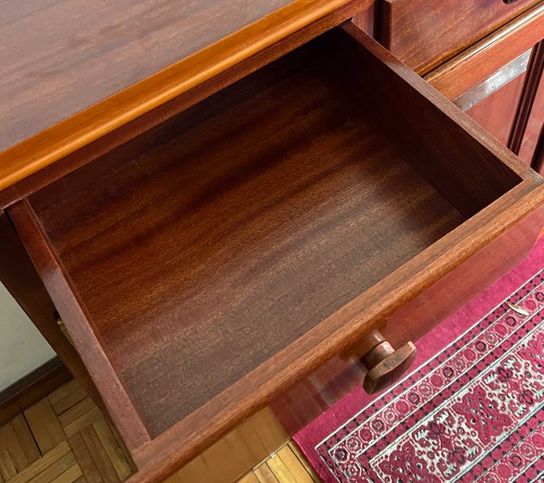 Móvel Aparador/Cómoda em madeira de carvalho com 3 portas e 3 gavetas