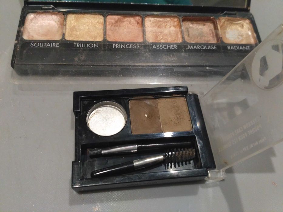 zestaw dwóch palet: Sleek cienie do powiek i NYX paleta do brwi