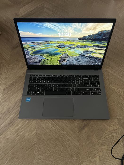 Sprzedam laptopa Acer Extensa 15 i3 8GB ram 256 GB gwarancja jak nowy