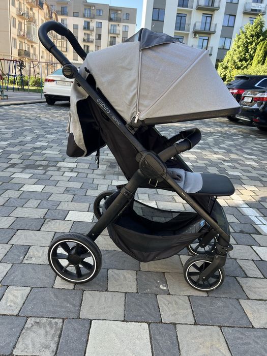 Дитяча прогулочна коляска