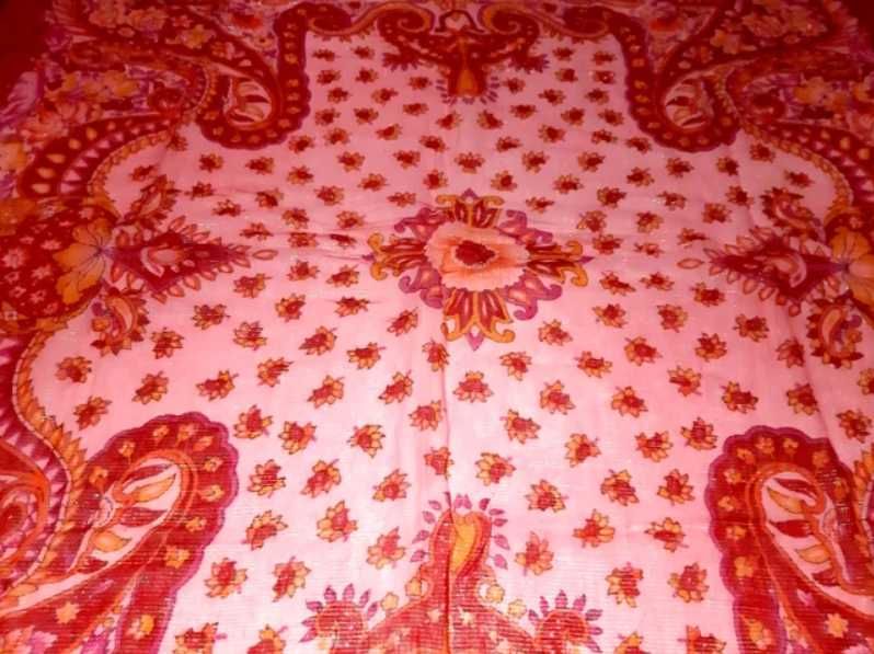 Lenço Grande Vermelho com Brilhantes
