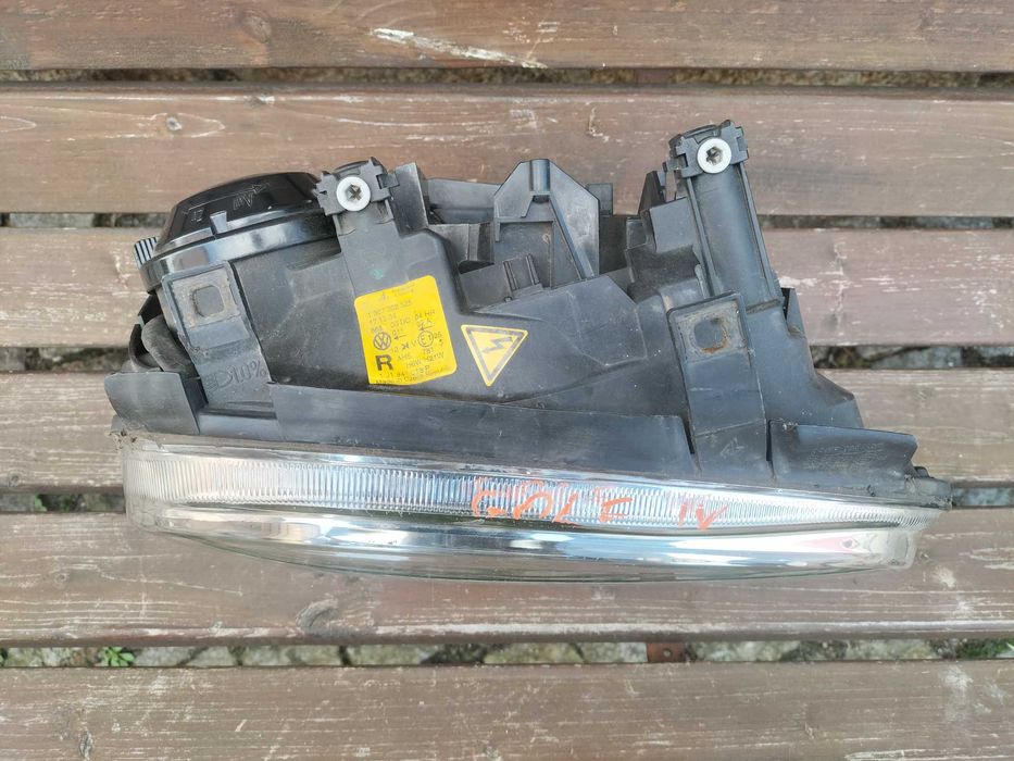 Volkswagen  Golf 4 IV lampa prawa xenon