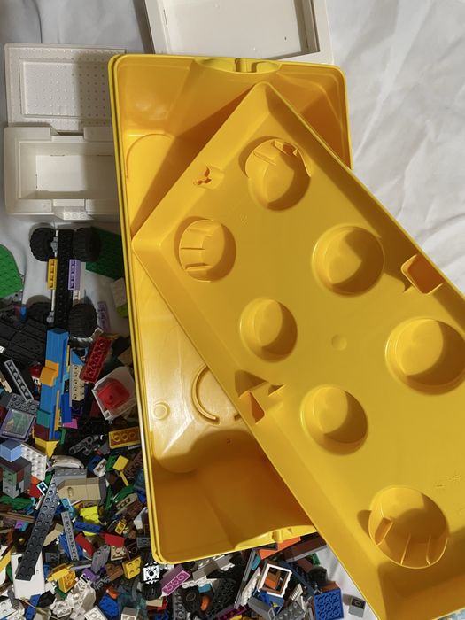 Varias peças de lego