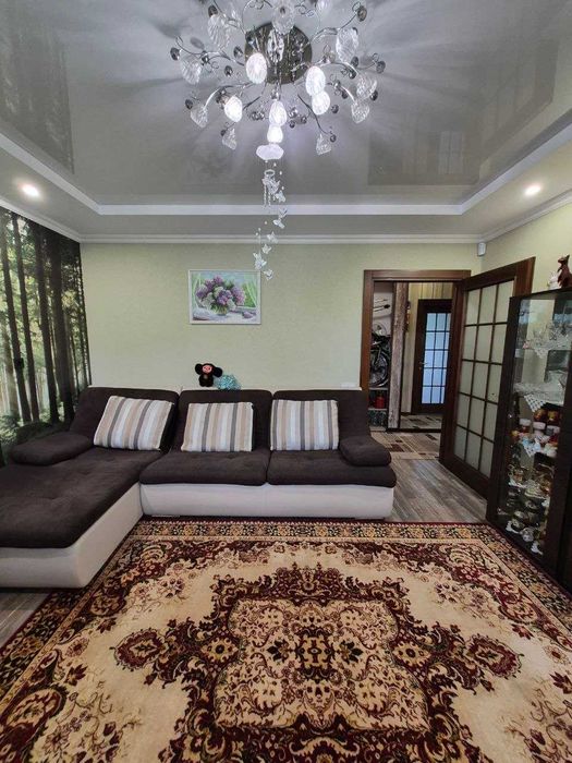Продам 3 кімн. квартиру з КАПІТАЛЬНИМ РЕМОНТОМ. 2/9 цегл. 60000