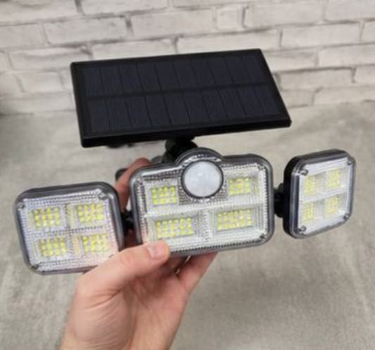 Сонячний вуличний LED світильник з датчиком руху та захистом