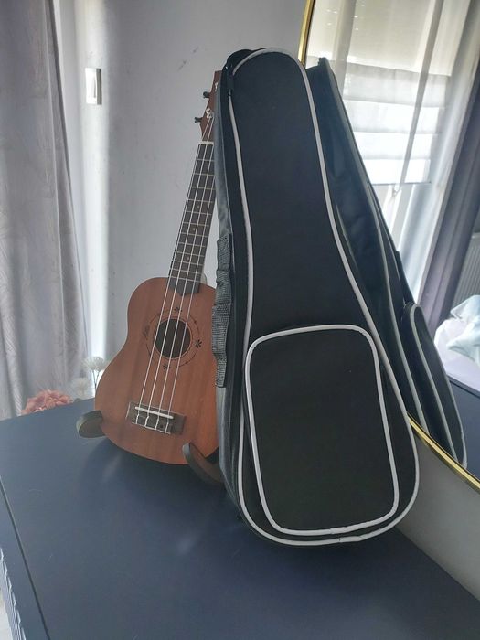 Ukulele sopranowe  machoniowe + akcesoria