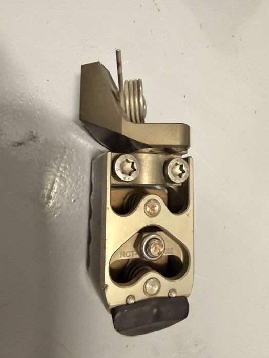 Pousa-Pés Gilles Tooling BMW Motorrad — R1300GS / R1250GS / R1200GS Adventure — Fresados Ajustáveis