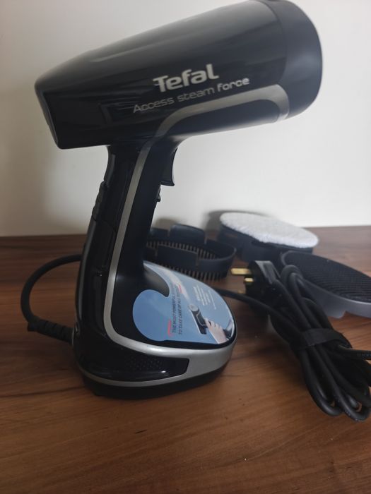 ręczna parownica do ubrań (steamer) Tefal Access Steam Force model DT8270
