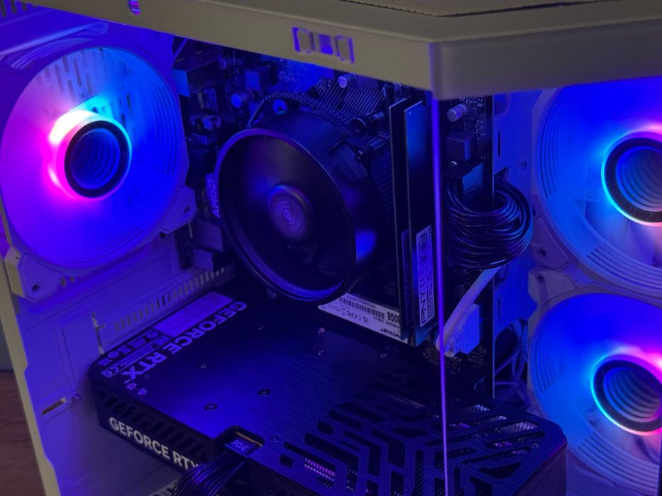 Biały Komputer RTX 5060 Ryzen 5 16GB RAM SSD Gamingowy do Gier FV23%