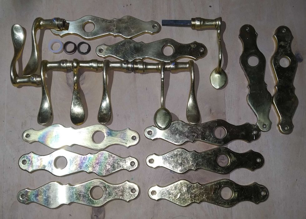 Ручки і накладки для дверних замків