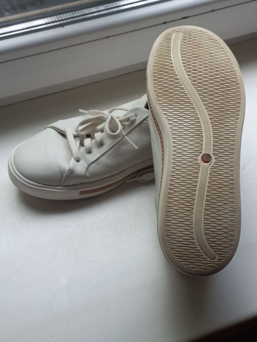 Кросівки білі Clarks,унісекс.