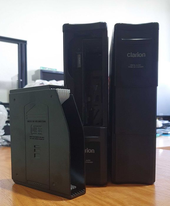 Leitor de 6 cd's Clarion para Peugeot / Citroen