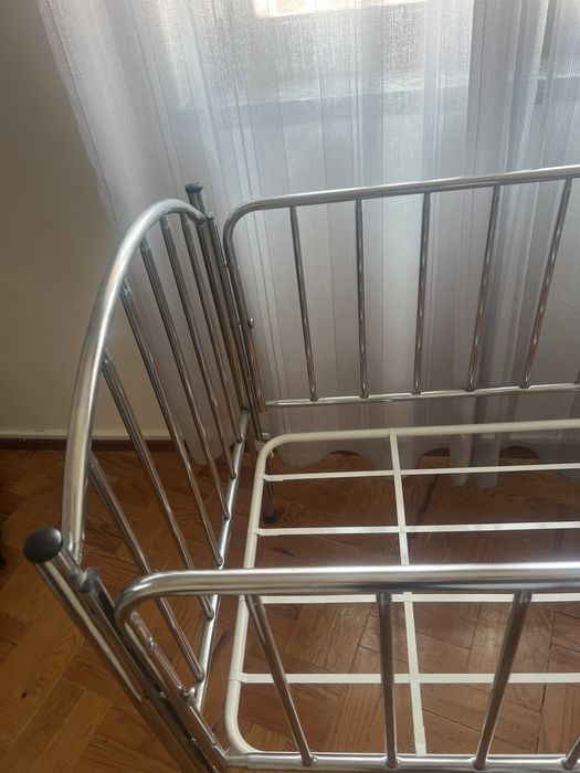 Cama de Grades de Ferro