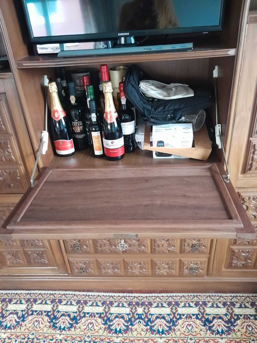 Móvel Sala em Madeira com Diva Embutido.