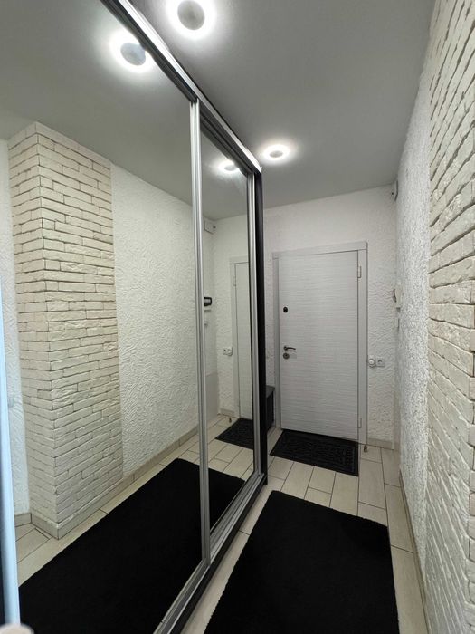 Продаж 2-к квартири з балконом та окремими кімнатами