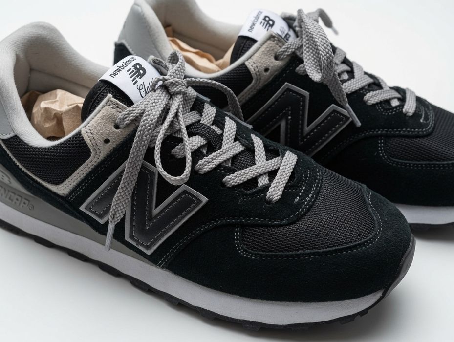 New Balance 574 (Black–White) Classic.