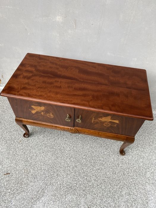 Szafka , komoda niska Chippendale