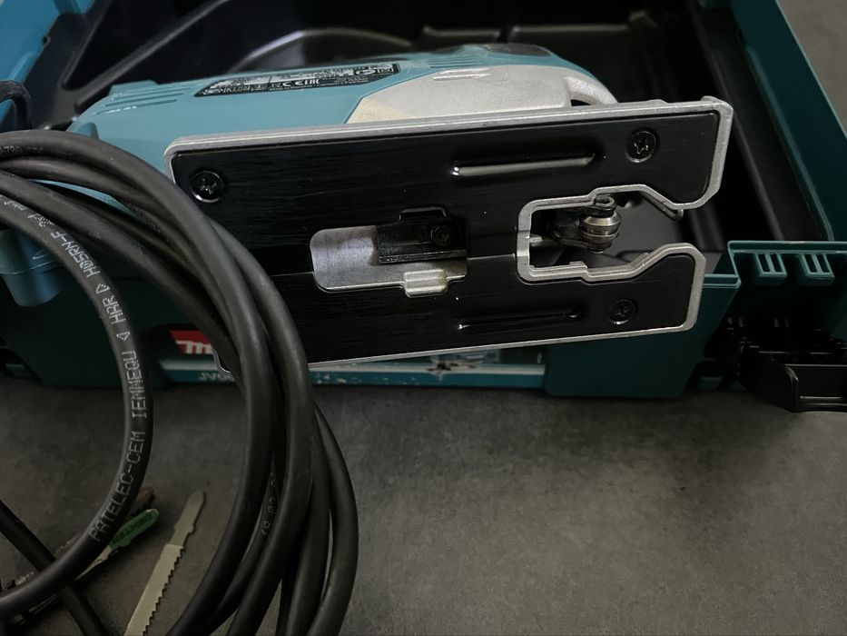 Мережевий лобзик Makita JV0600