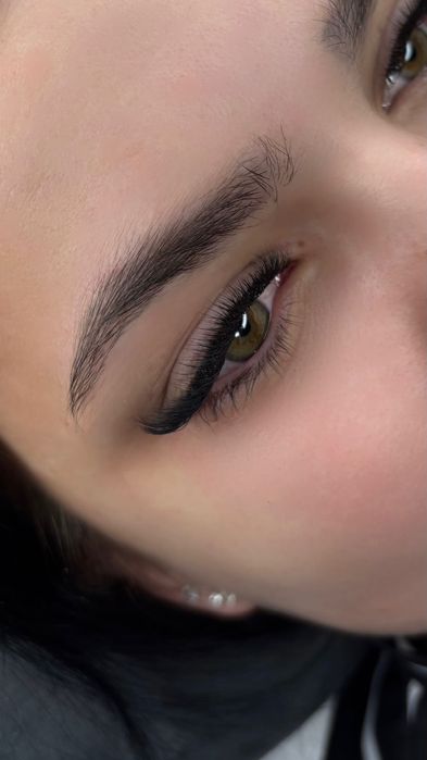 Потрібна модель для нарощування вій