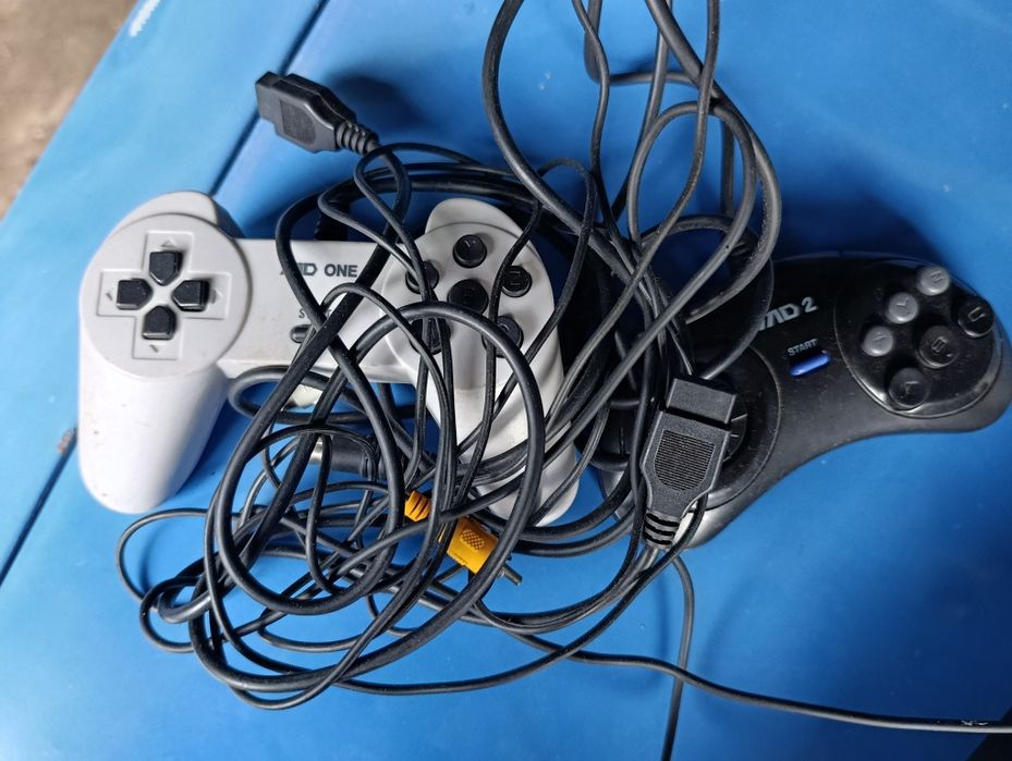 Sega 16 bit рабочая с джостиками