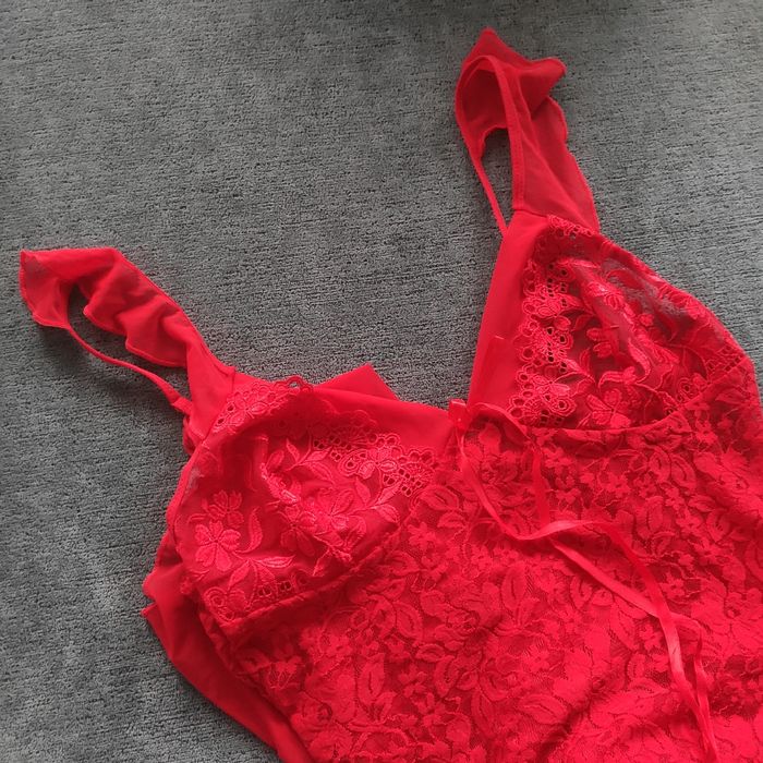 Koszulka nocna + stringi + podwiązka Orissa