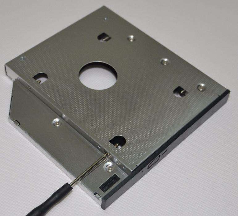 Adaptador caddy para discos no lugar do CD/DVD