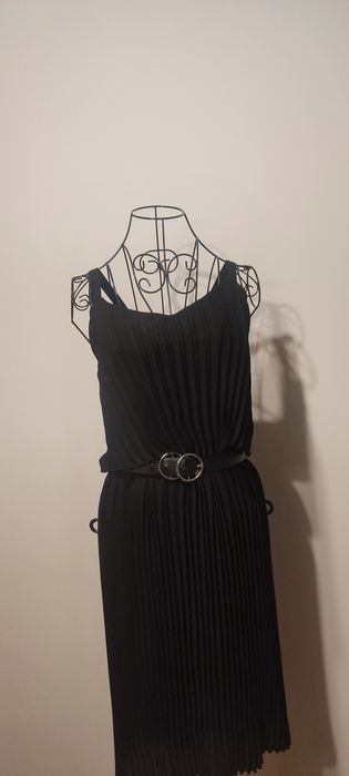 Esmara Plisowana mała czarna midi