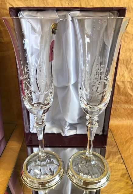 conjunto de artigos em cristal e porcelana - motivos aniversário de casamento - tudo novo c/ 50% desconto