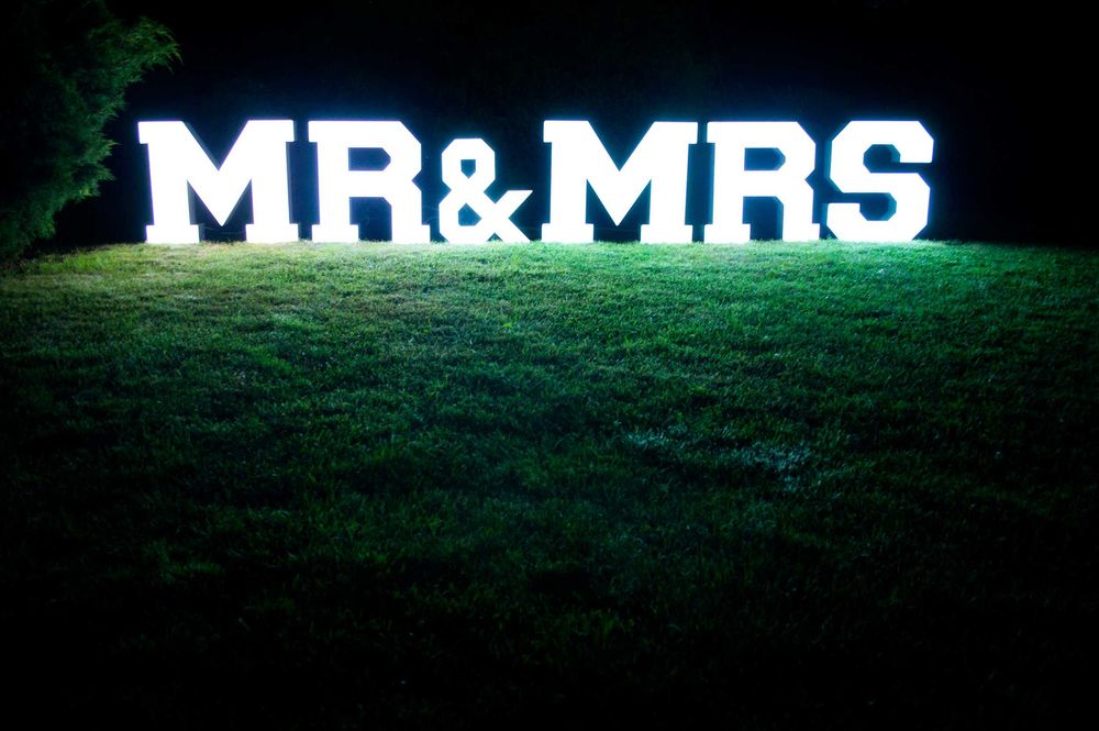 Sprzedam podświetlany napis MR&MRS (LED) - idealna dekoracja na wesele