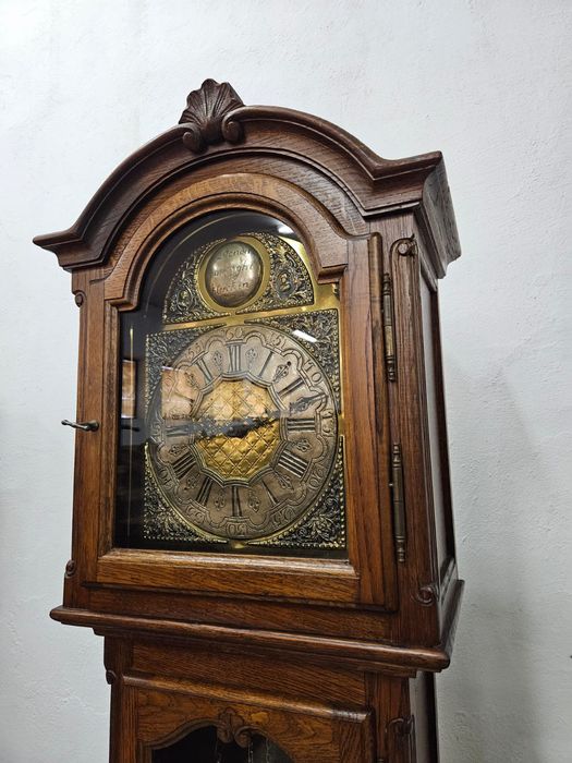 Stojący francuski zegar ludwikowski /