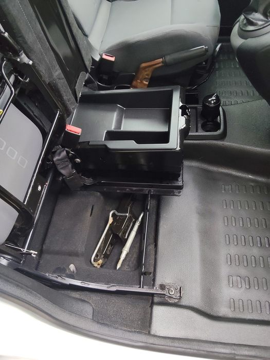 Citroën Berlingo de 2013 com 237mil km de três lugares 1.6 HDI