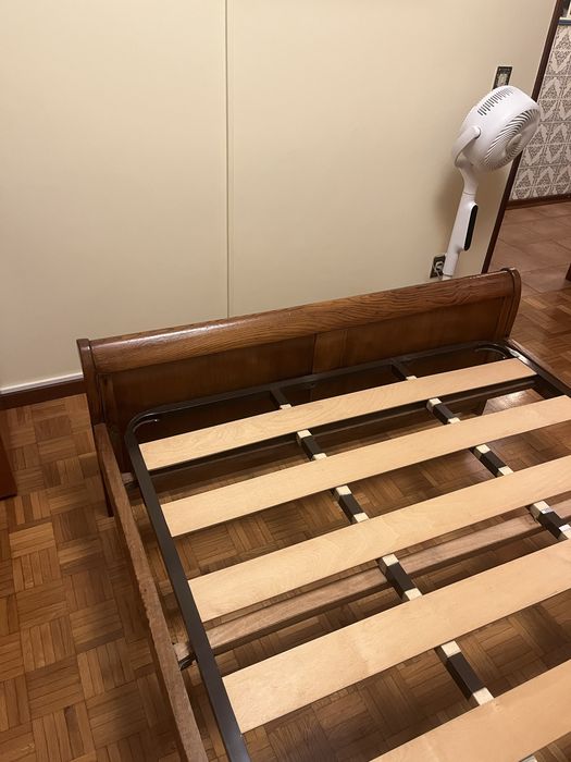 Recheio de quarto em madeira