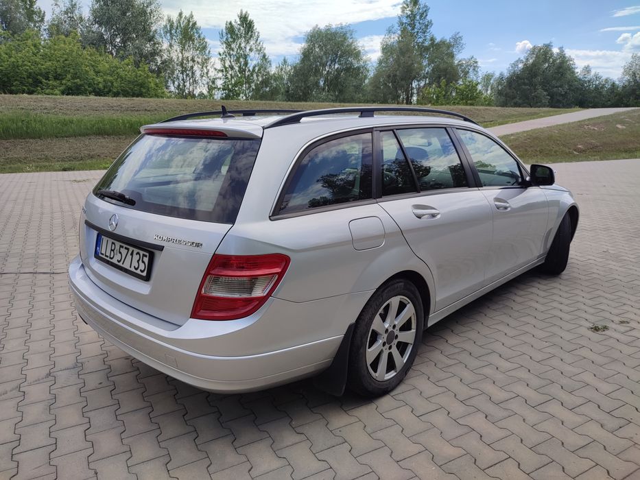 Samochód Mercedes